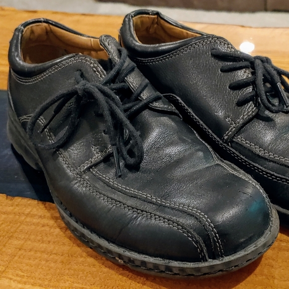 Slightly worn size 8 black Dockers - Picture 2 of 2